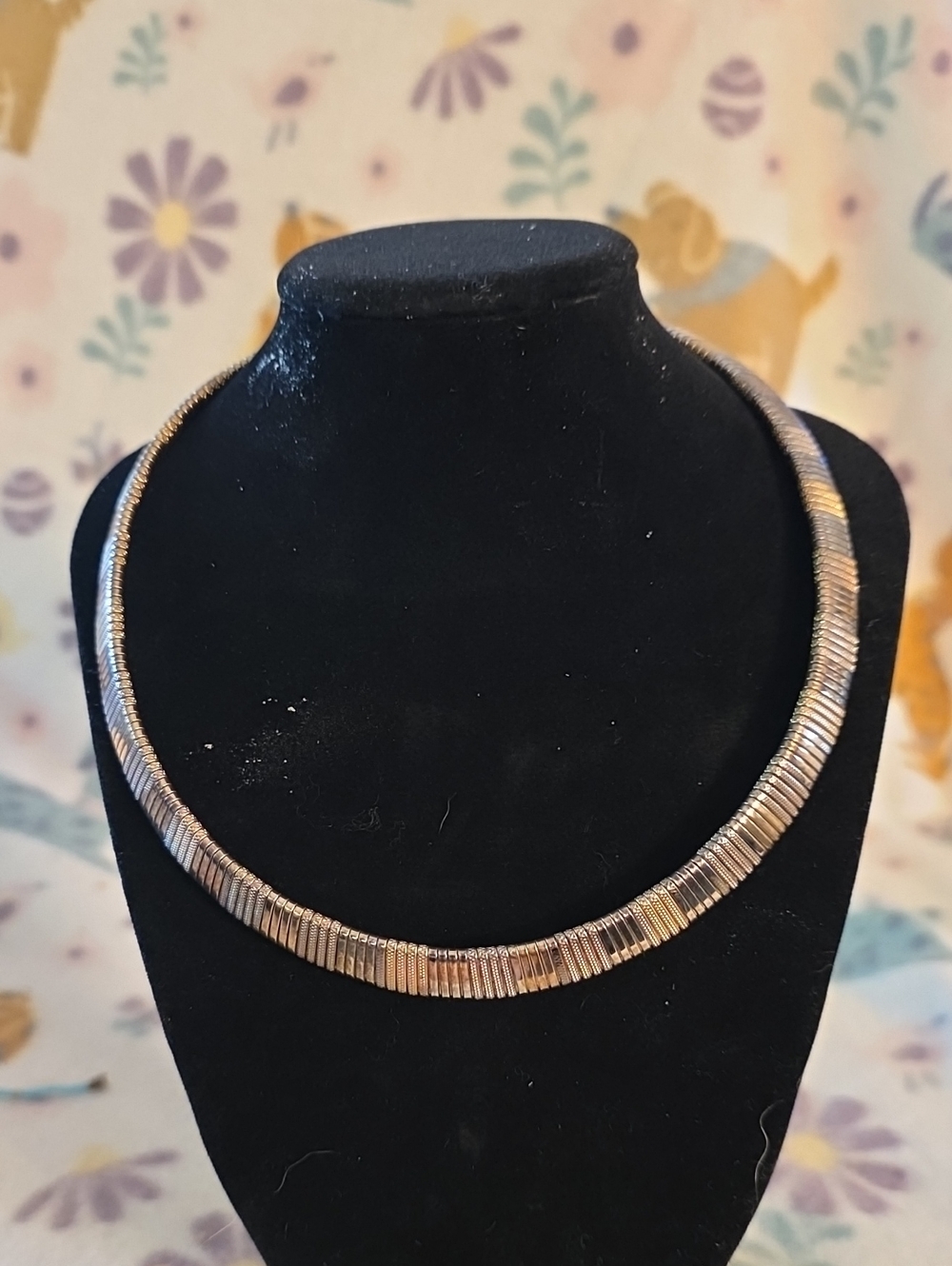 Elegant Two-Tone Metal Choker Necklace - Gold and Silver Tones